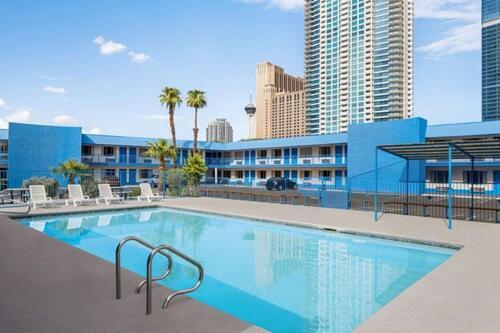 Hotel Travelsuites *